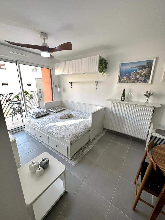 Appartement A Proximite Du Port De *